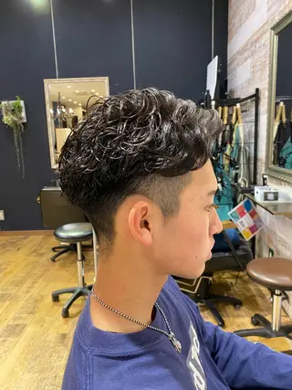 ショート パーマ メンズ 折本 遥希のヘアスタイル