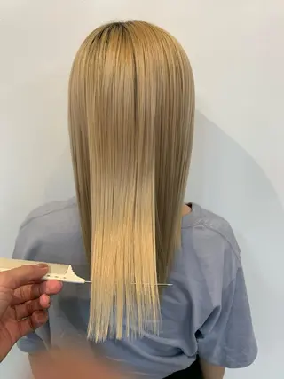 ミディアム カラー トップ スタイリストのヘアスタイル