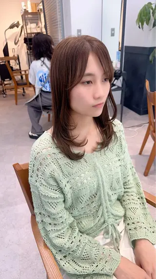 セミロング カラー パーマ ヘアアレンジ メンズ キッズ ネイル マツエク・マツパ アイブロウ レイヤーカット／顔周 りカット/縮毛矯正のヘアスタイル