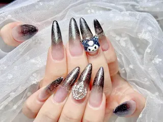 ネイル 🦋 Queenieのネイルデザイン