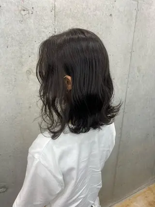 ミディアム カラー オリーブ/アッシュ やわらか透明感カラーのヘアスタイル