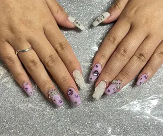 ネイル VIERU 🌈🎀💖のネイルデザイン