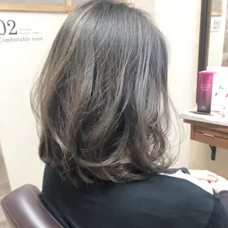 ミディアム カラー パーマ tuuli トゥーリのヘアスタイル