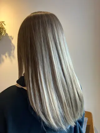 カラー cyan 【シアン】所属・阿部 貴子のヘアスタイル