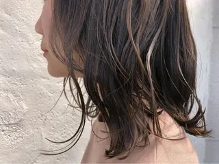 カラー M. YURIのヘアスタイル
