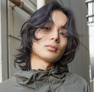 ミディアム レイヤー／デザイン カット／ヒナノのヘアスタイル