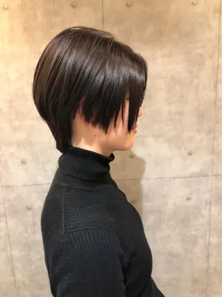 ショート カラー 泉谷 莉可のヘアスタイル