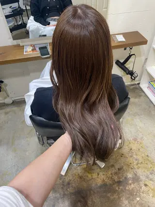 セミロング カラー MIOベージュカラー 柔らかいカラーのヘアスタイル