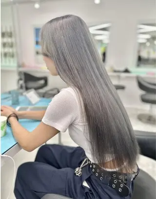 カラー ロング 韓国特化 BIZEのヘアスタイル