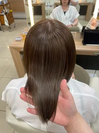 ショート カラー ハイトーン/レイヤー 似合わせ・ユキノのヘアスタイル