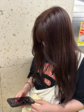ロング タイトボブ個性派カラ ーAKANEのヘアスタイル