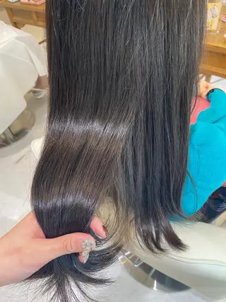 ロング カラー 梛木 唯のヘアスタイル