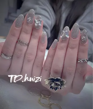 ミディアム めぐみのネイルサロン スタッフ練習のネイルデザイン