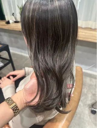 ロング カラー 佐伯 美麗のヘアスタイル