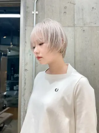ショート カラー ⭐ハイトーンブリーチ ミルクティーピンクのヘアスタイル
