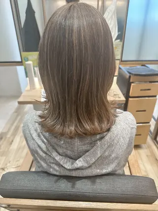 ミディアム シノハラ ガクト ショート/白髪ぼかしのヘアスタイル