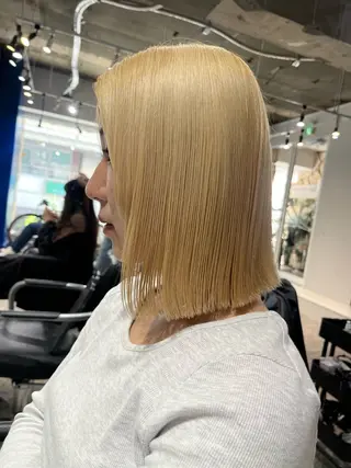 ミディアム カラー AOI ハイトーン/ボブのヘアスタイル