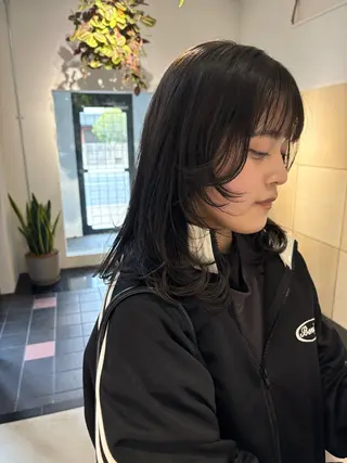 セミロング Yui⭐️ 透け感カラーのヘアスタイル