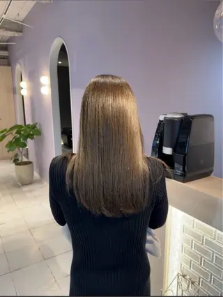 セミロング カラー 伊藤 由里奈のヘアスタイル