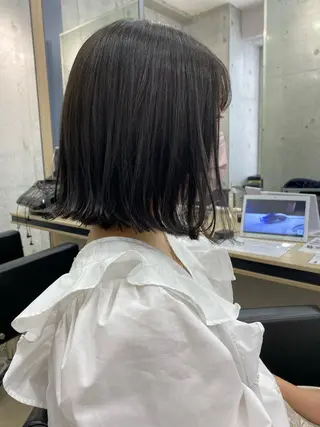 ショート カラー オリーブ/アッシュ やわらか透明感カラーのヘアスタイル