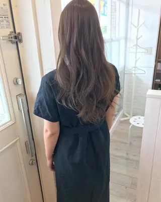 ロング カラー 秋月 亜耶のヘアスタイル