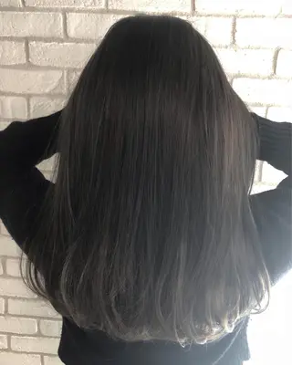 ロング カラー 小島 侑衣のヘアスタイル