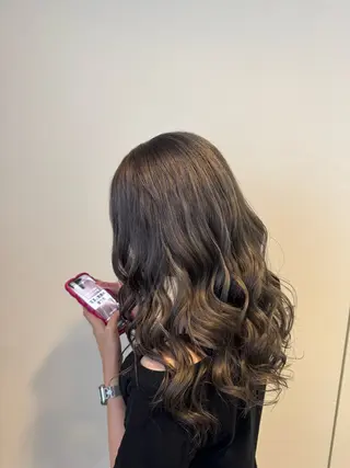 セミロング 千木良 萌々のヘアスタイル