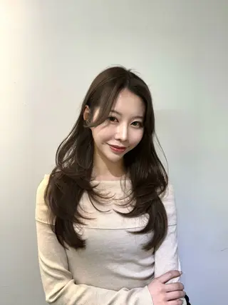 ロング カラー ミディアムレイヤー 添田晃基のヘアスタイル