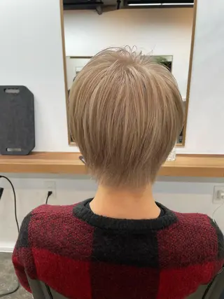 ショート カラー ミルクティー× グレージュMOMOのヘアスタイル