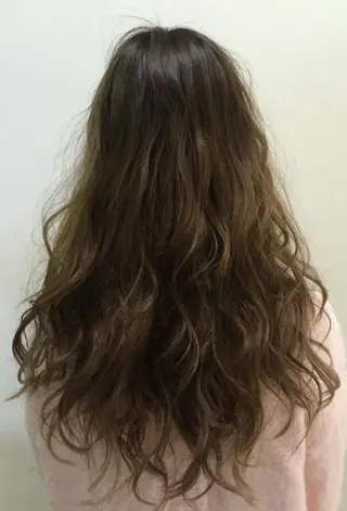 カラー ロング セミロング 100%髪質改善特化 TRUNSのヘアスタイル