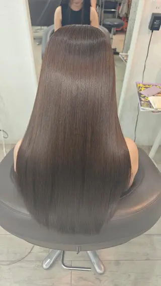 ロング Ripps長居所属・メテオ ／ヘアカラー 西川菜実のヘアスタイル