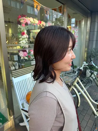 ミディアム レイヤー 艶々カラーのヘアスタイル