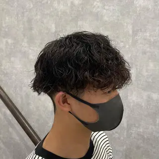 ショート パーマ メンズ YUTA短髪特化 フェザーパーマのヘアスタイル