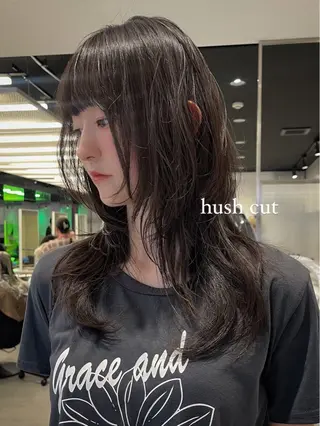 セミロング レイヤー/センター パート/坂本翔のヘアスタイル