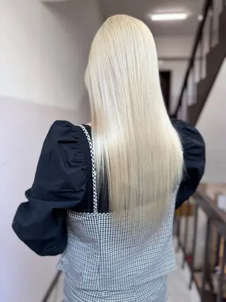 ロング カラー オカモト ミユウのヘアスタイル