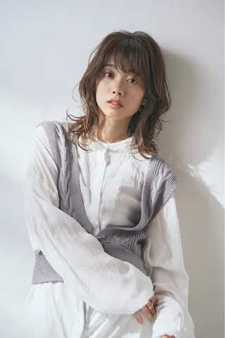 ミディアム 🎨インナーカラー が得意👍新垣⚜️のヘアスタイル