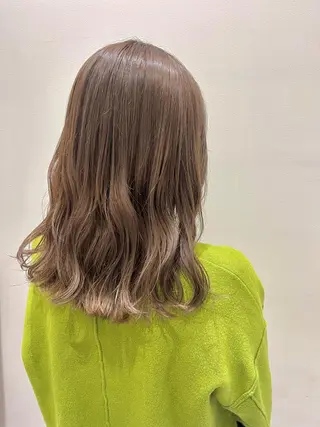 ミディアム カラー 山本 佳奈のヘアスタイル