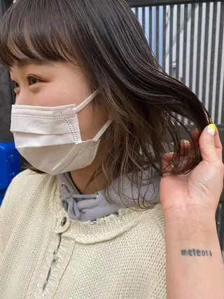 ミディアム ウルフカット/吉村 桃子のヘアスタイル