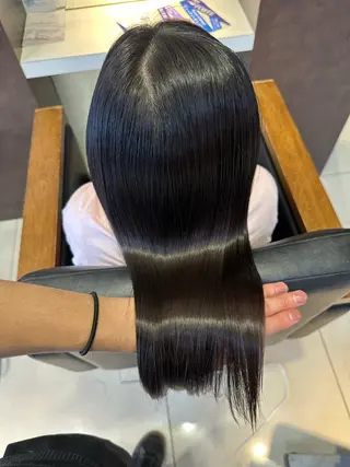 セミロング 海外風センターパート 健人のヘアスタイル