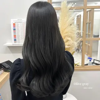 ロング カラー 柔らかオリーブ🌿 HIMARI🌻のヘアスタイル