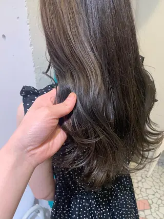 セミロング 山嵜 かなのヘアスタイル