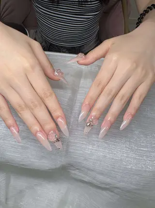 ネイル Lee Nailsのネイルデザイン