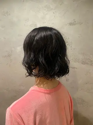 ショート ブリーチカラー/ブロ ンドレイヤーカットのヘアスタイル