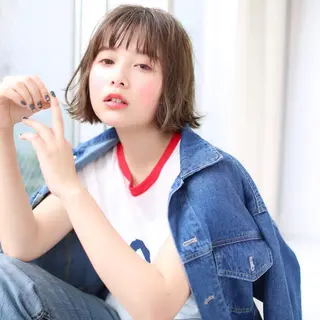 ショート カラー 🪐脱白髪染め 🪐松尾菜々美のヘアスタイル