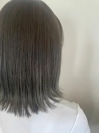 カラー タケウチ サトミのヘアスタイル