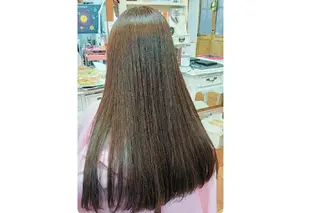 ロング あや🍀
大人艶カラ ー・縮毛矯正のヘアスタイル