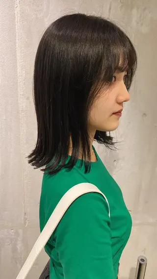 ミディアム カラー 小木曽 里華のヘアスタイル