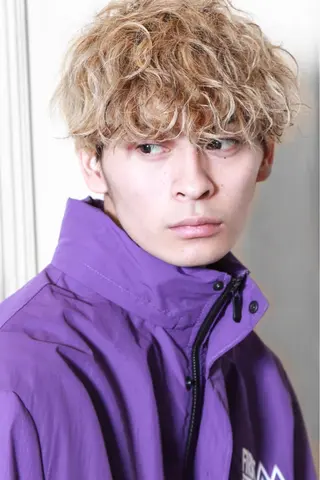 ミディアム パーマ 秋葉 玲唯のヘアスタイル