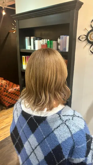 カラー 明賀 瞳 /みょうが ひとみのヘアスタイル