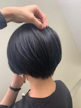 ショート カラー パーマ ヘアアレンジ メンズ キッズ ネイル マツエク・マツパ 切りっぱなしヘアボブ ミディアムヘアRYOのヘアスタイル
